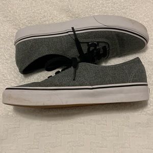 Vans  men’s size 6.5 gray and white excellent condition lace up.
